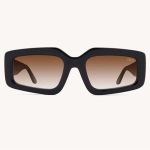 DEZI ‘Read the Room’ Sunglasses